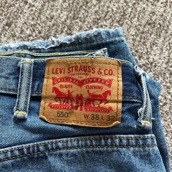 LEVIS 550 JEANS - Size 38x32 - Picture 3 of 4